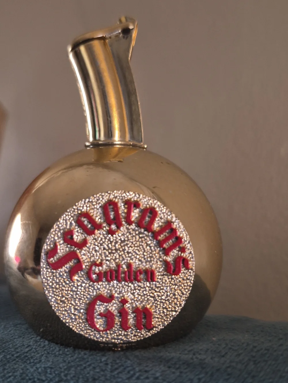 Vintage 1960s Seagram's Golden Gin Dome Pourer Barware Collectible w Box